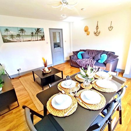 Comfortable 3 Bedrooms Leeds Beach House - Ideal For Family And Contractors - Free Parking For 2 Cars Exterior photo