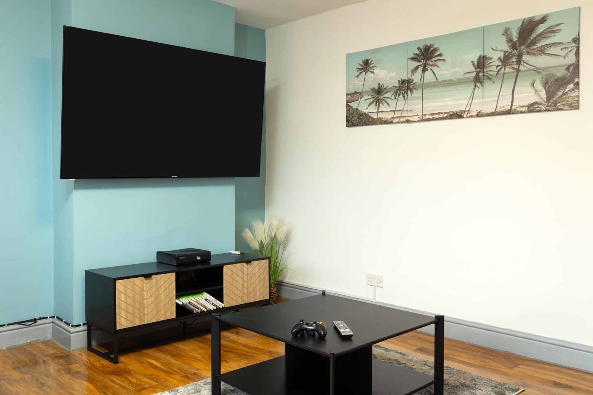 Comfortable 3 Bedrooms Leeds Beach House - Ideal For Family And Contractors - Free Parking For 2 Cars Exterior photo