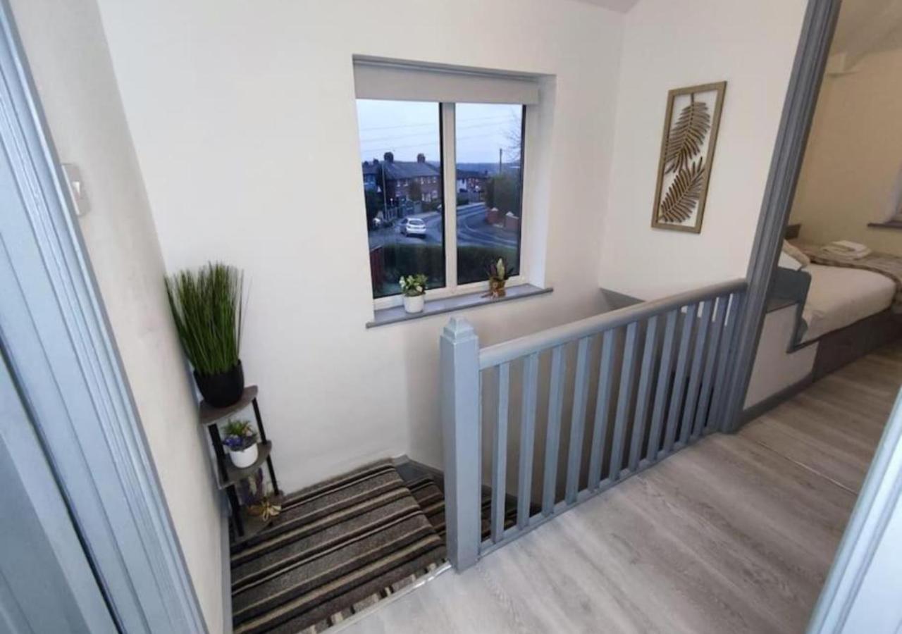 Comfortable 3 Bedrooms Leeds Beach House - Ideal For Family And Contractors - Free Parking For 2 Cars Exterior photo