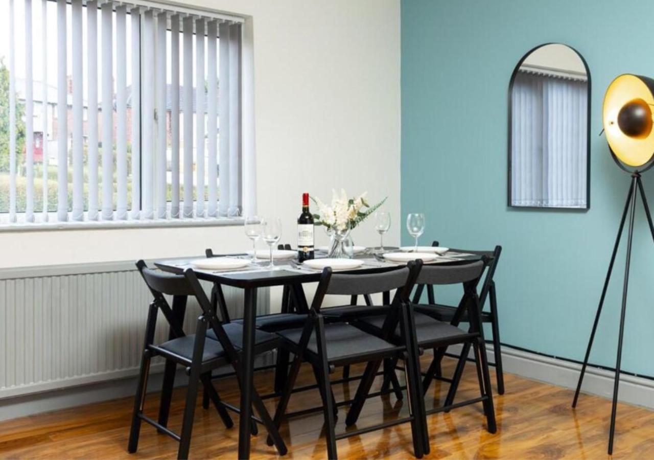 Comfortable 3 Bedrooms Leeds Beach House - Ideal For Family And Contractors - Free Parking For 2 Cars Exterior photo