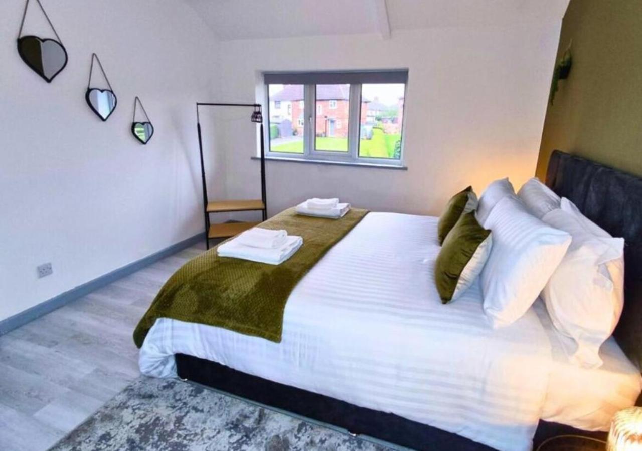 Comfortable 3 Bedrooms Leeds Beach House - Ideal For Family And Contractors - Free Parking For 2 Cars Exterior photo